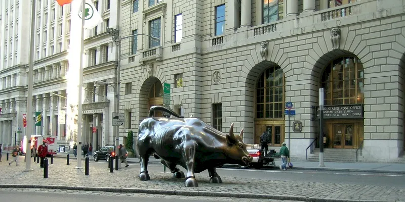 Tác phẩm con bò bằng đồng sừng sững giữa phố Wall