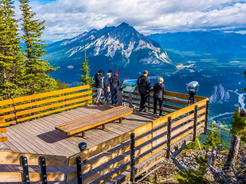 Mua vé máy bay đi Canada Eva Air đến chiêm ngưỡng Núi đá Rockies.