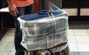 Bọc hành lý chúng giữ đồ khô ráo