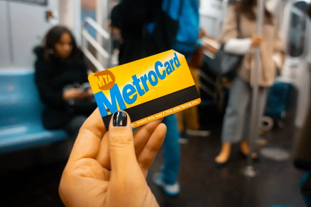 Các loại thẻ tàu điện ngầm Metrocard tại New York