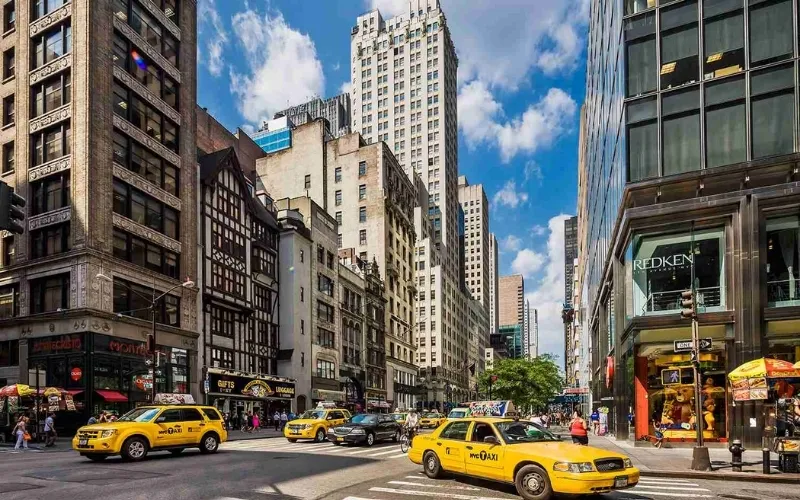 Đại lộ số 5 New York là biểu tượng cho sự giàu có