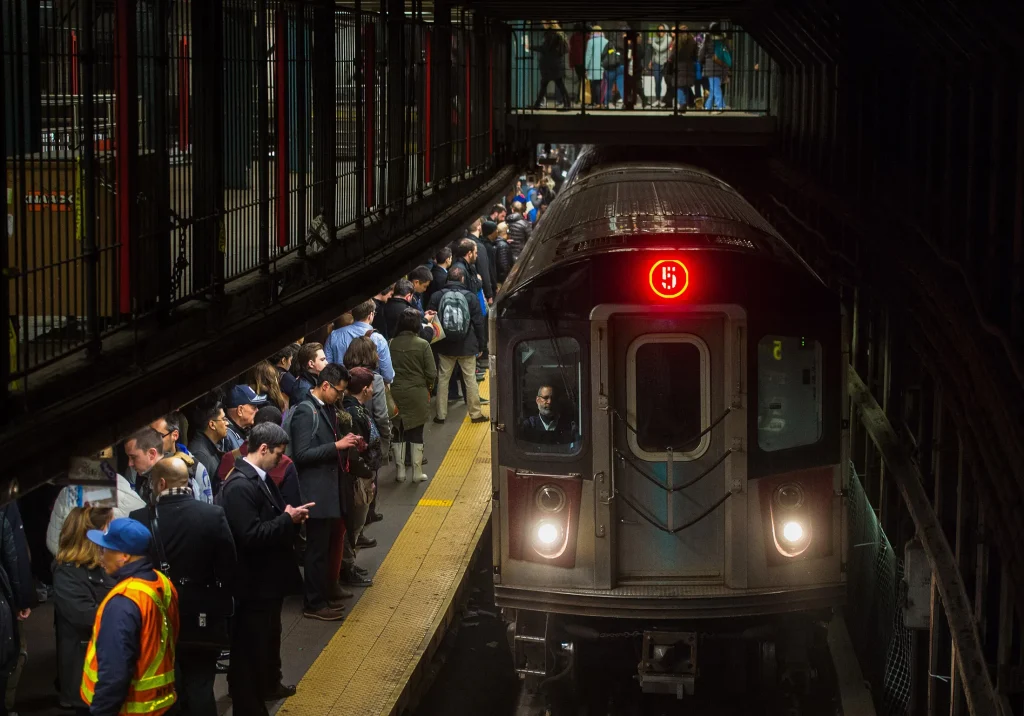Giá vé tàu điện ngầm ở New York là bao nhiêu