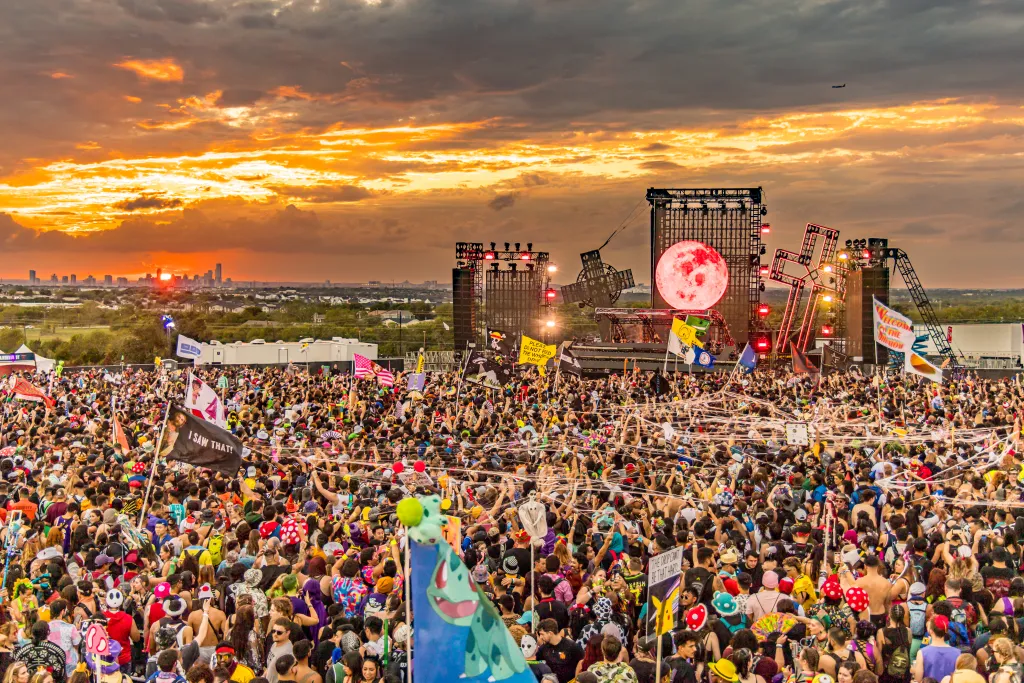 Lễ hội Halloween Freaky Deaky