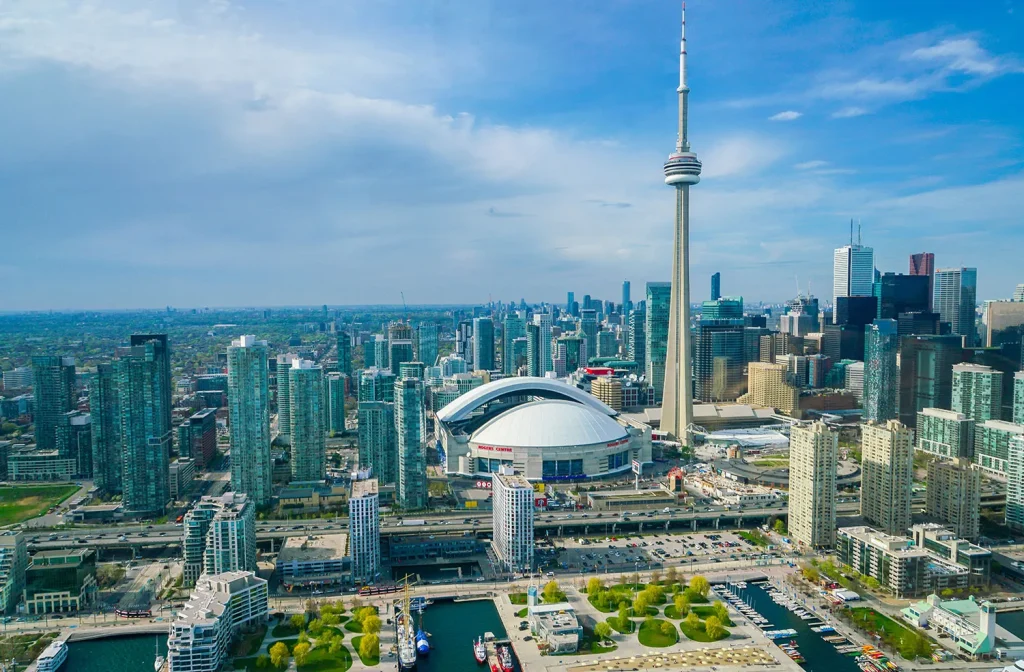 Một ngày ở Toronto - Đi thang máy lên đài quan sát ở Tháp CN