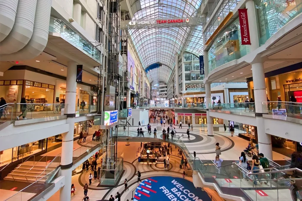 Mua sắm tại CF Toronto Eaton Centre và PATH Network
