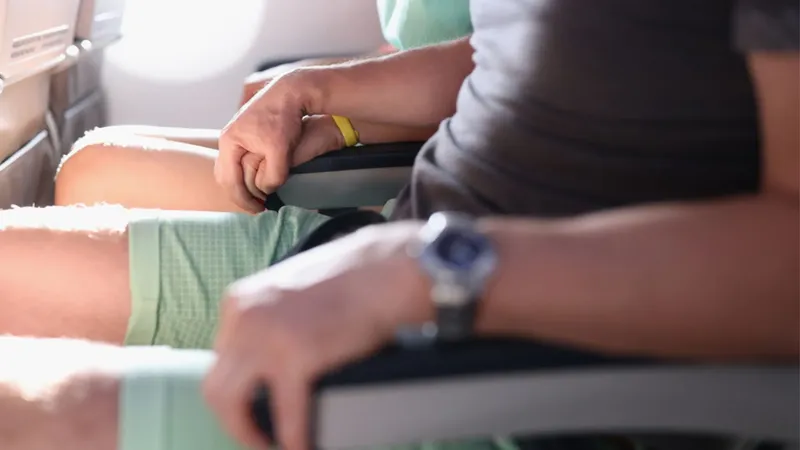 Bạn phải làm gì nếu máy bay gặp nhiễu động?