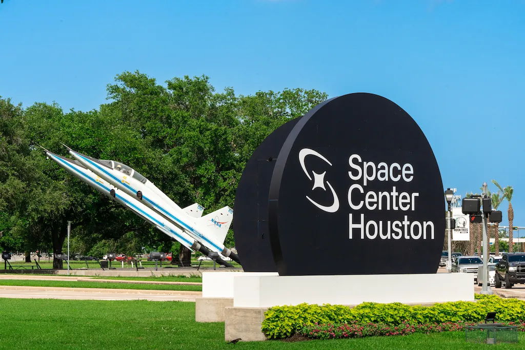 Chi phí tham quan Trung tâm vũ trụ NASA Houston là bao nhiêu?