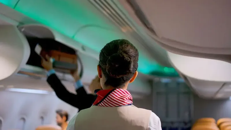 Đừng đối xử tệ với tiếp viên hàng không