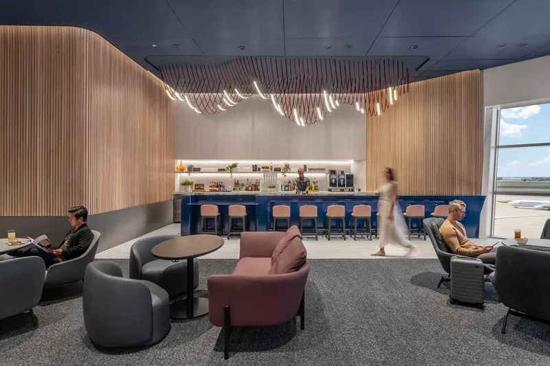 Cách tiếp cận phòng chờ Capital One