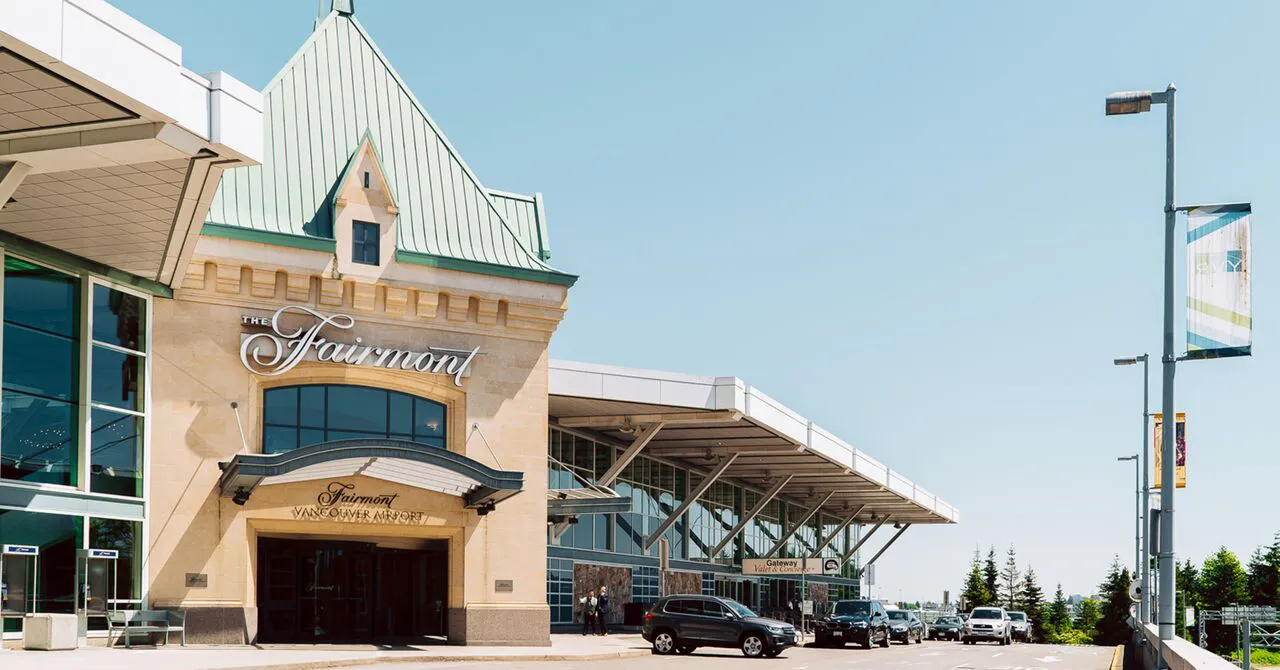 Khách sạn sân bay tốt nhất cho chuyến bay quá cảnh - Khách sạn Fairmont Vancouver Airport