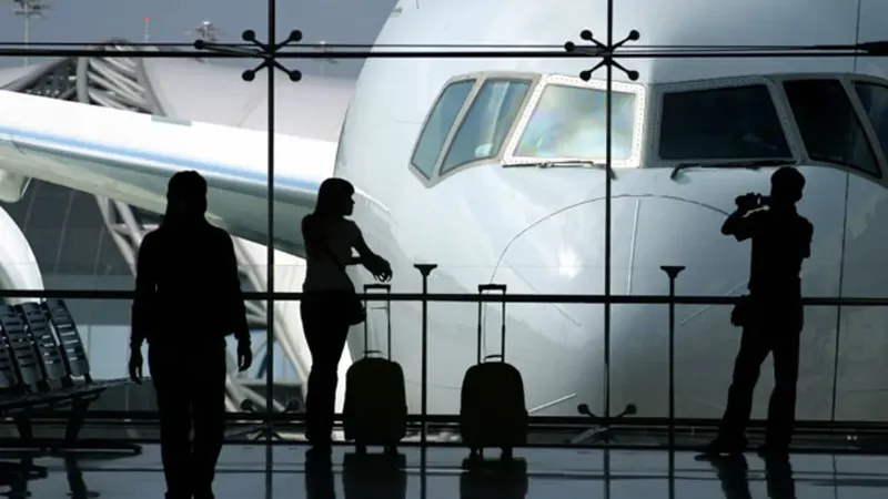 Từ chối lên máy bay tự nguyện và bắt buộc