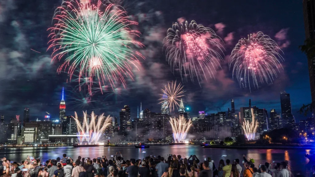 Kết thúc Ngày Lao động ở New York của bạn bằng pháo hoa